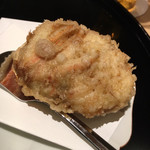 ●香箱蟹 こちらが、今回一番のヒットです。 香箱蟹が大好きなんですが、火入れした方が外子も内子も美味しくなると初めて知りました。 さっと短時間であげた香箱蟹。蟹身もすべてが美味しい。天ぷらって魔法。