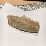にい留 - ●海老芋 柔らかく炊いた海老芋を天ぷらに。 ねっとりと。下味がついているので塩もなしでいただきます。