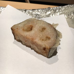 ●蓮根 厚切りのレンコンをじっくりと揚げます。 食感がいい。これも好み。