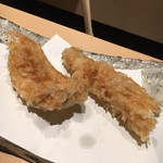 にい留 - ●穴子 大きな穴子、〆には最高の素材。カリッと、サクッと。 最初は塩で、次は天つゆで。