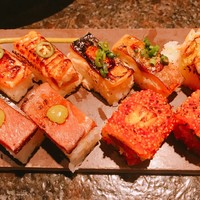 KINKA sushi bar izakaya 渋谷 - 上左からサーモン、鯖。下左から牛、KINKAロール