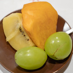 うを徳 - 2018.11 フルーツ盛り（香川さぬきゴールド、熊本太秋柿、信州シャインマスカット）
