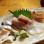 Yoshian - お刺身盛り合わせ　マコガレイ　つぶボタンエビ　ツブ貝　にしん　マグロ