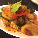 クルワ・プリックタイ - パットペットハックムック(甘くないバナナのレッドカレー炒め)