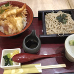 家族庵 - 2018/11/10 ディナーで利用。
            天丼セット(そば)(950円＋税)
            