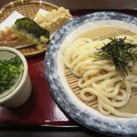 うどん土佐屋 - ざるげうどん（温・冷）500円　ちくわ天