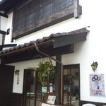 カルナ - 駐車場も裏にあるようです