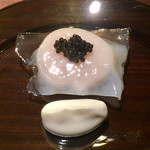 エニェ - ホタテのラビオリ トシノ風味 キャビアとカリフラワー