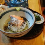 Omusubi Chuubee - 鮭茶づけ