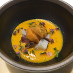 レヴォル - ・炙りカマス　バターナッツカボチャのムース バターナッツカボチャの甘さが引き立ちます。 カマスが香ばしい。