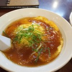 金明飯店 - 天津飯は色は濃い目ですが、見た目ほど味は濃くないです