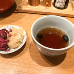 日本橋 天丼 金子半之助 - 柴漬けとガリは食べ放題。