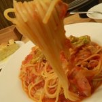 OSTERIA GIRASOLE - ハーブポークとキャベツの辛口トマトスパゲティ