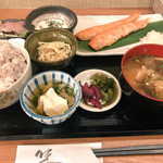 Harasu Ya - 鮭の定食