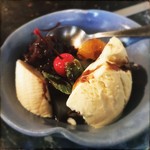 らい亭 - クリームあんみつ。