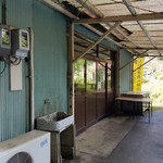 野原川観光センター - お店の入口前の様子