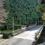 野原川観光センター - 食べ放題処へ続く橋