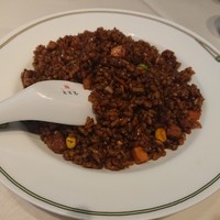 中国飯店 三田店 - 追加でオーダー五目チャーハン。見た目の色合いより優しいお味。