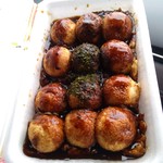 Takoyaki Tomi - ソース多目のたこ焼き！