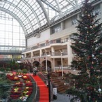 カフェ イースト4 - お向かいのファクトリーでは、クリスマス装飾☆