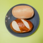 L'Atelier des Sens - コロンとサイズ 上：フォカッチャ 下：ラウゲン