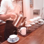 リザルブ珈琲店 - 店主が一杯一杯丁寧に入れてくれます。