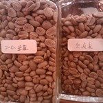 リザルブ珈琲店 - 焙煎前の生豆、欠点豆を丁寧に取り除いてるとのこと