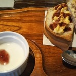 珈琲屋 豆香館 - ハムの位置が変わってますね。