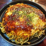 お好み焼き エビ玉 ピリ辛そば (税込)650円(2018.11.18)