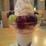 フルーツパーラーゴトー - 葡萄のパフェ　11.09.26