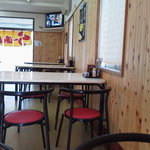 麺食堂とまと - テーブル席