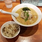 麺屋 六感堂 - ウニチッキンヌードル(白湯version)＋鶏もも味噌漬けとごぼうの炊き込みご飯