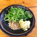 手打うどん 麦蔵 - 薬味