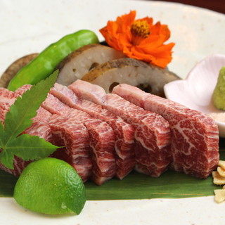 ◆Wagyu beef, domestic beef ◆We have a variety of high-quality meat cuts, mainly Omi beef.