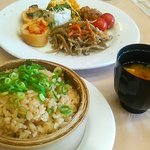 RAKUZEN - きのこおこわ+サラダバー（ランチ）