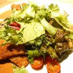 あえん - 野菜サラダのような、黒豚の豚カツ（ランチ）