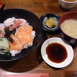 Tsuchihamashou ten - 海鮮丼 850円