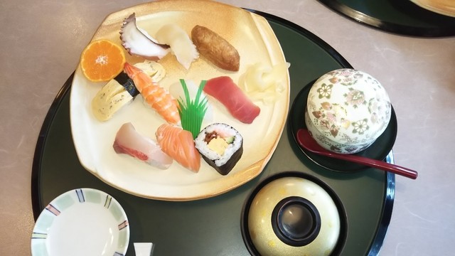 Sushi Dokoro Tatsumi photo 2