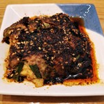 自然派中華 クイジン - 秋のおすすめ麺セットシリーズ２　副菜　ラム肉の玉子焼き麻辣ソース　※烏賊と高菜の玉子焼きの代替料理