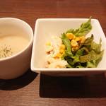 Grill Kajin - ランチセットのスープとサラダ