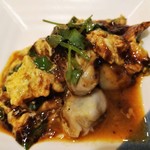 自然派中華 クイジン - カキとニラの卵焼き 麻辣ソース　カキがたっぷり