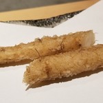 にい留 - (13)山牛蒡(愛知県産)
      おそらく茹でたものだと思いますが、お芋の様な柔らかさに驚愕。
      アクセントになっているほんの微かな苦味だけが牛蒡であることを思い出させます。