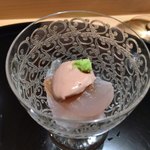 にい留 - 【かわはぎ　身と肝　　昆布〆】伊勢湾のかわはぎ、嬉しいです。ねっとりクリーミーな肝、昆布〆で程よく締まった弾力ある身は旨味も厚みもかなりなので魚体も大振りなのでしょう。