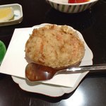 にい留 - その香箱が揚げられ私の目の前へ、感激の一瞬。内子も外子もたっぷり、なんて美味しいんでしょう。優しい衣の中で熱せられた蟹身は余計な水分が飛ばされて旨味・滋味が濃縮されていました。