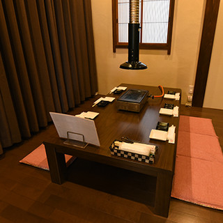 The tatami room can accommodate up to 20 people.