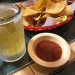 El Rio Mexican Restaurant - 生ビールとトルティーヤ