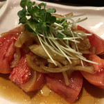鶏's - 鶏's(自家製玉ねぎドレッシングのトマトサラダ)