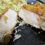 食べかけですが分厚いロース肉