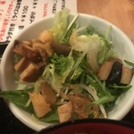 Shisentaishuu Haowaru - セットのサラダ