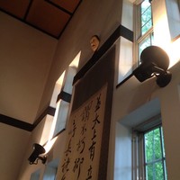 むくの実亭 - 物音ひとつない静かな店内には能面が･･･